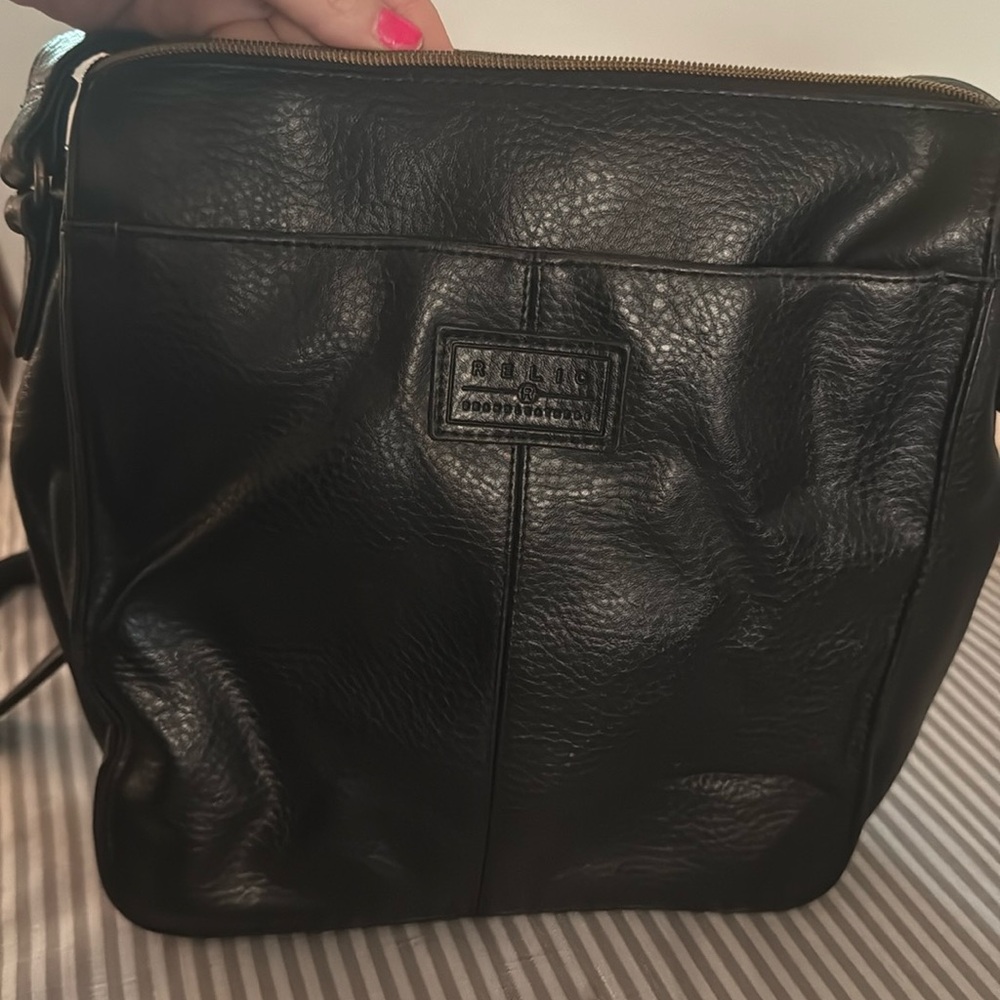 RELIC Crossbody Bag • EUC • Black Pebble